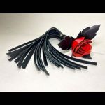 Черная кожаная плеть с красной лаковой розой в рукояти - 40 см.