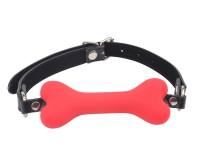 Красный силиконовый кляп-косточка на черном ремешке Doggie Bone Bit Gag